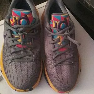 Kd 8 size 6y youth sneakers
